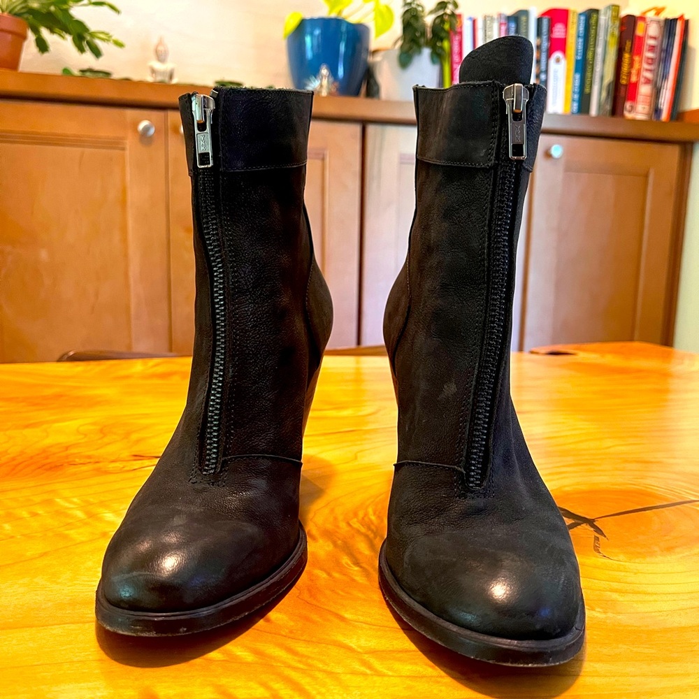 LD Tuttle boots
